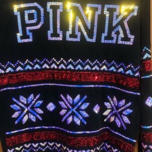 Pink long sleeved T-shirt sweater